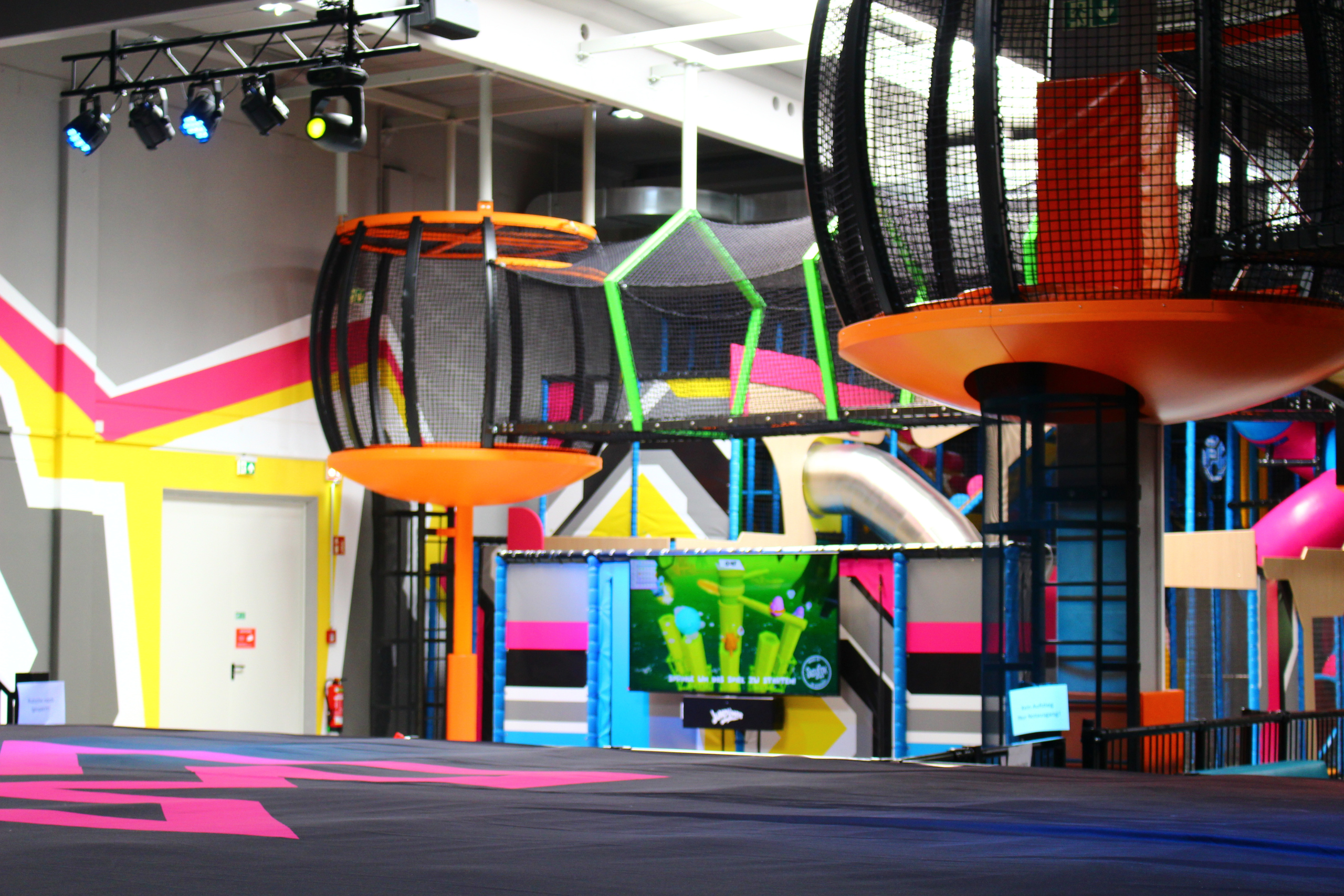 Indoor Spielplatz mit Höhenlabyrinth in der MAXX Arena Gröbenzell